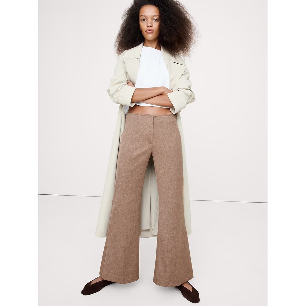 Banana Republic Mid-Rise Flare Twill Pants Women 2P Brown Quiet Luxury Academia